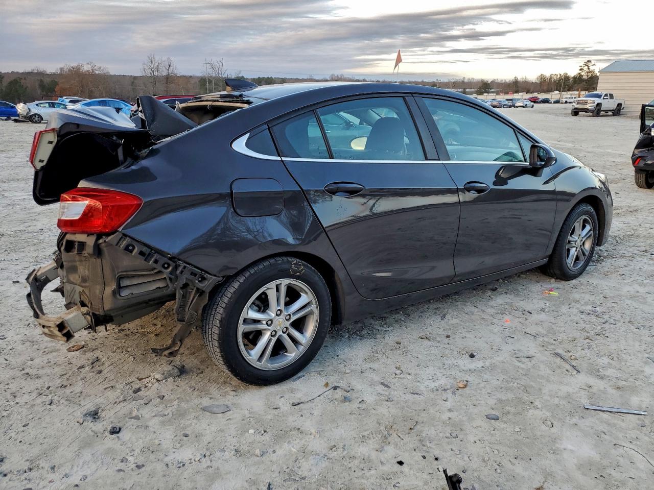 2017 CHEVROLET CRUZE LT photo 3