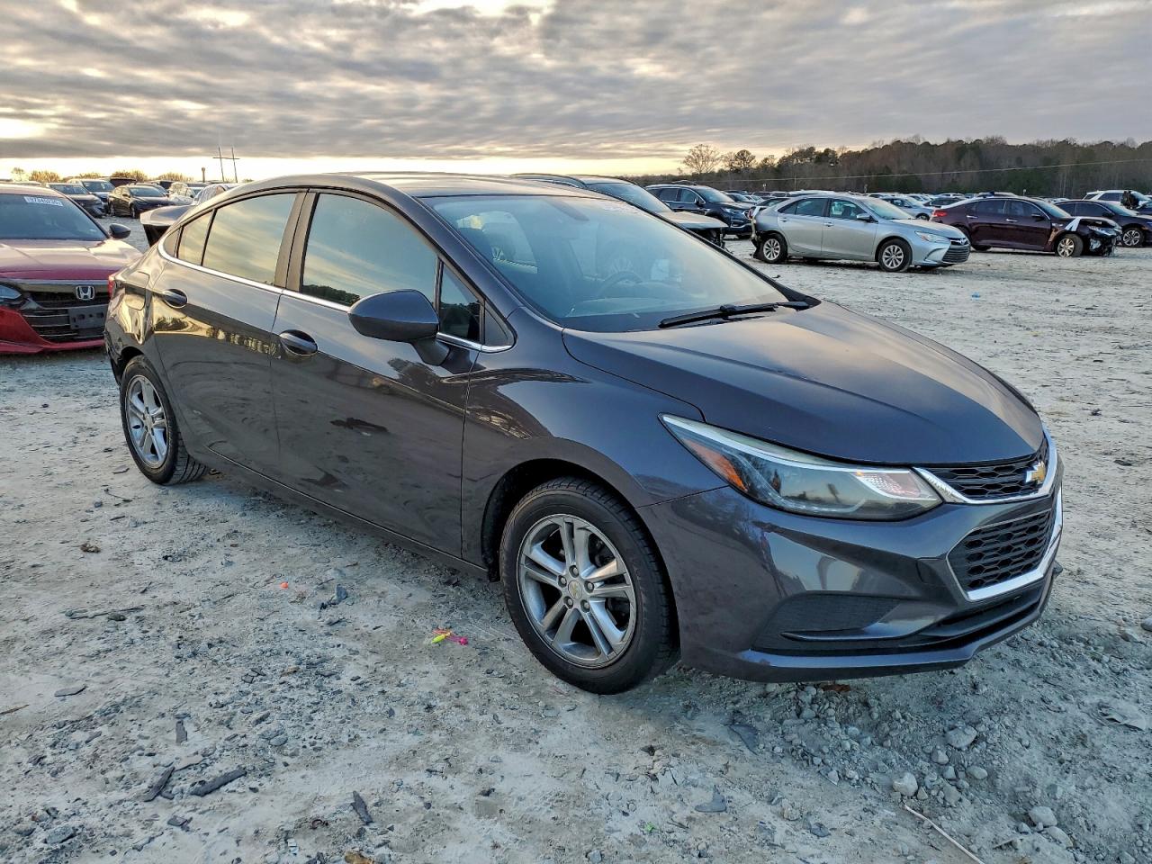 2017 CHEVROLET CRUZE LT photo 4