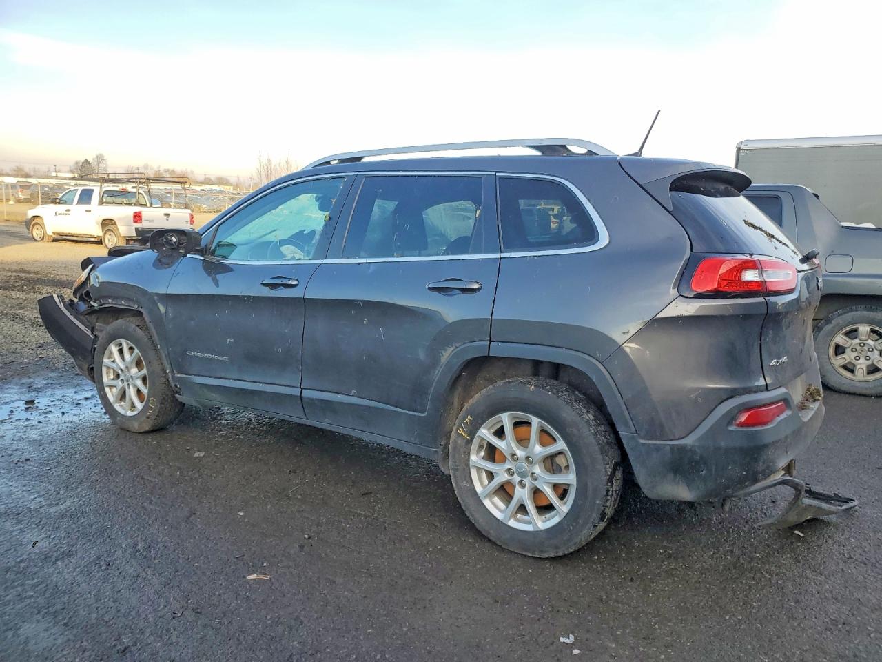 2017 JEEP CHEROKEE LATITUDE photo 2