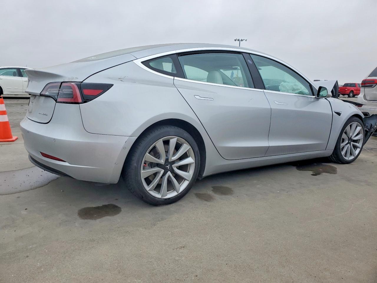 2018 TESLA MODEL 3 photo 3