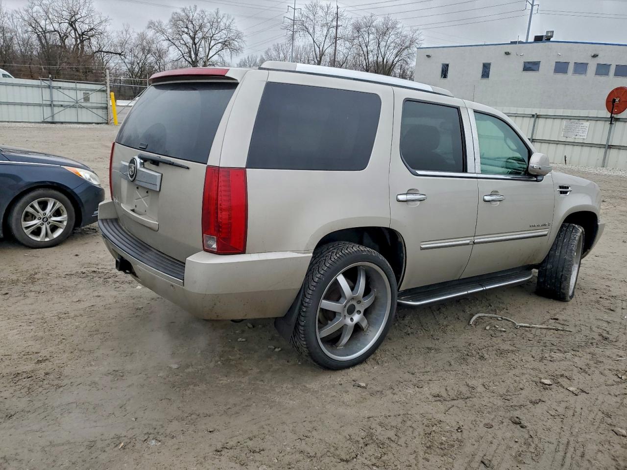 2007 CADILLAC ESCALADE LUXURY photo 3