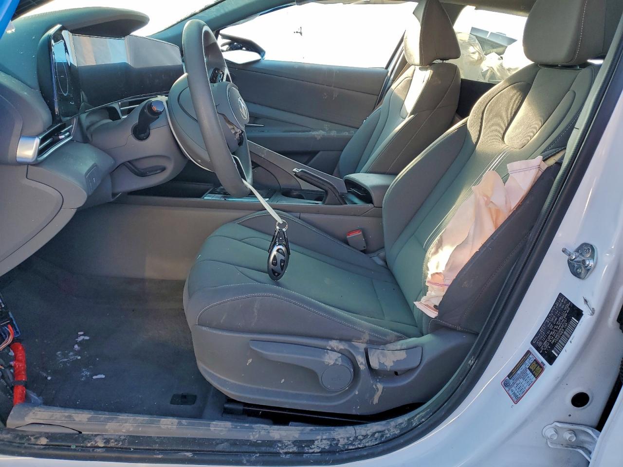 2024 HYUNDAI ELANTRA SEL photo 7