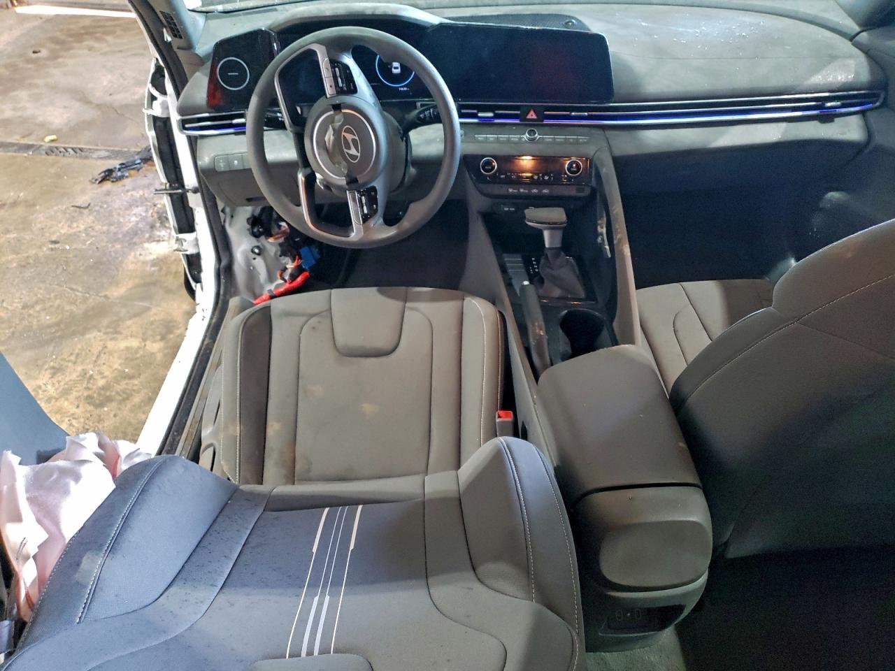 2024 HYUNDAI ELANTRA SEL photo 8