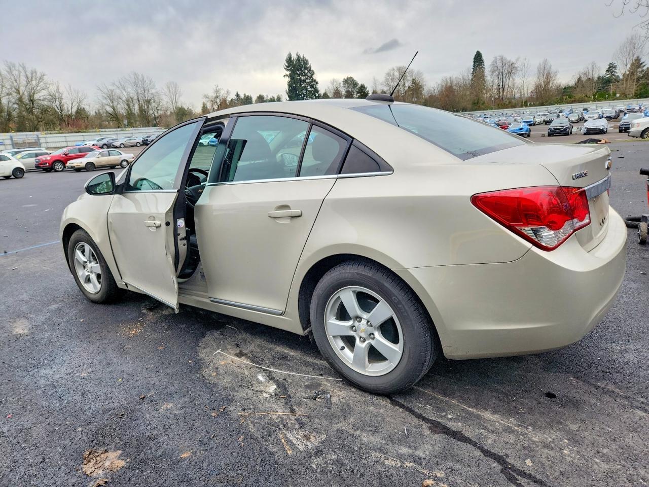 2015 CHEVROLET CRUZE LT photo 2