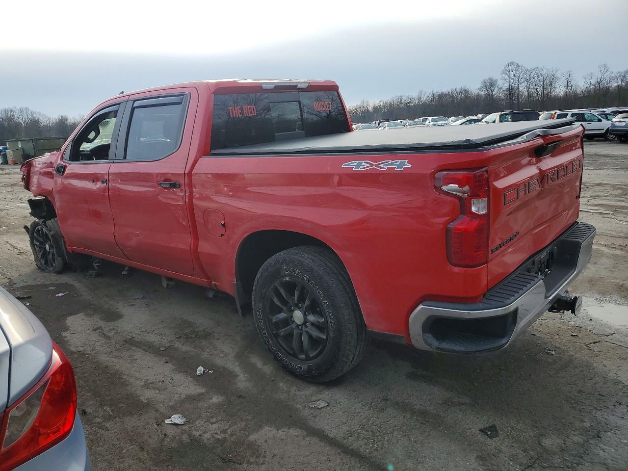 2019 CHEVROLET SILVERADO K1500 LT photo 2