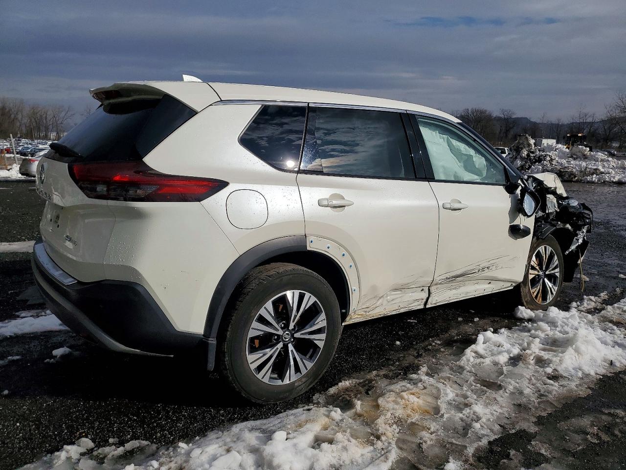 2021 NISSAN ROGUE SV photo 3