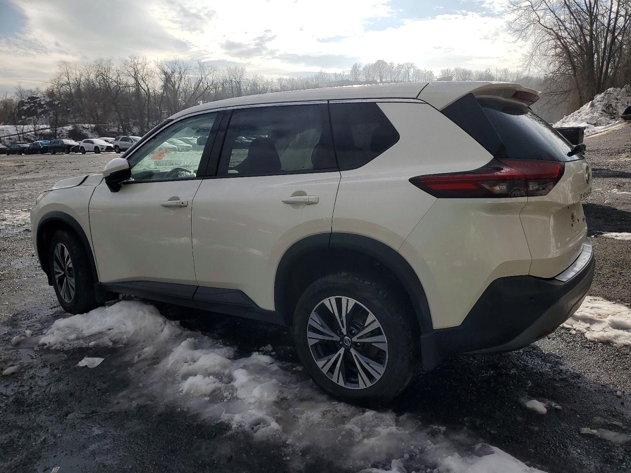 2021 NISSAN ROGUE SV photo 2