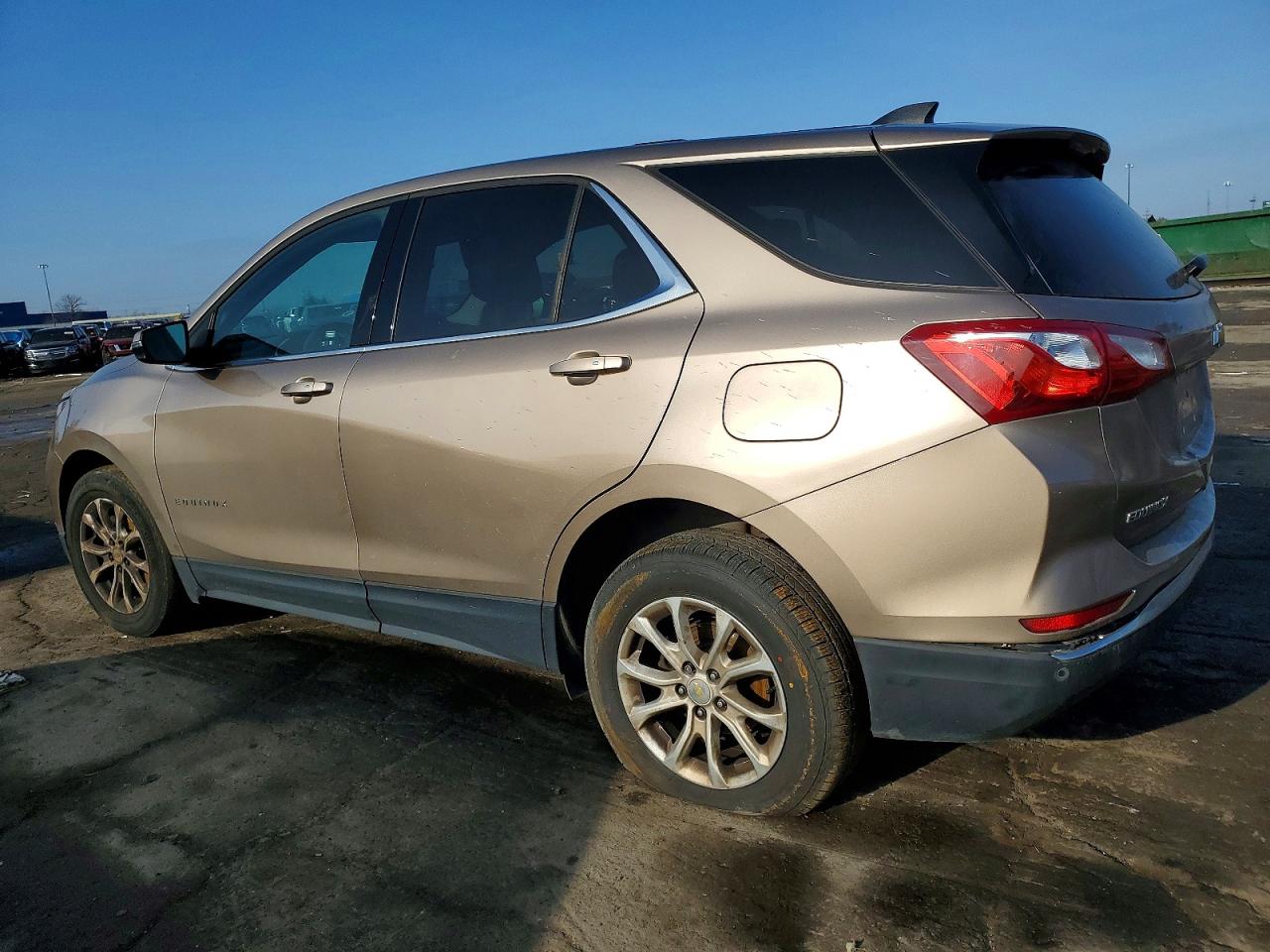 2018 CHEVROLET EQUINOX LT photo 2