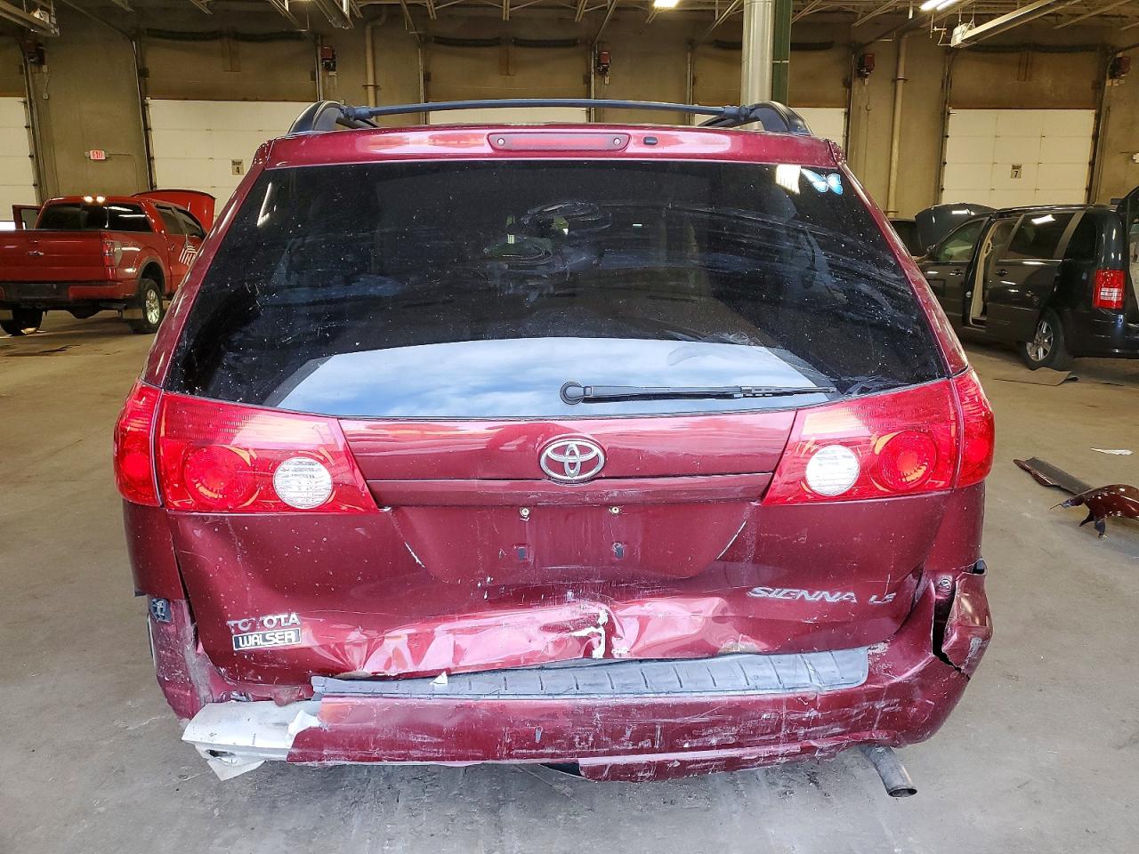 2007 TOYOTA SIENNA CE photo 6