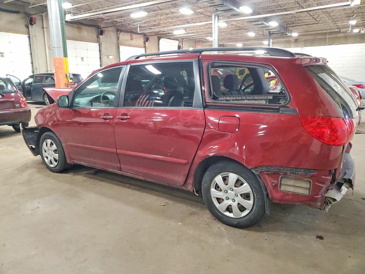 2007 TOYOTA SIENNA CE photo 2