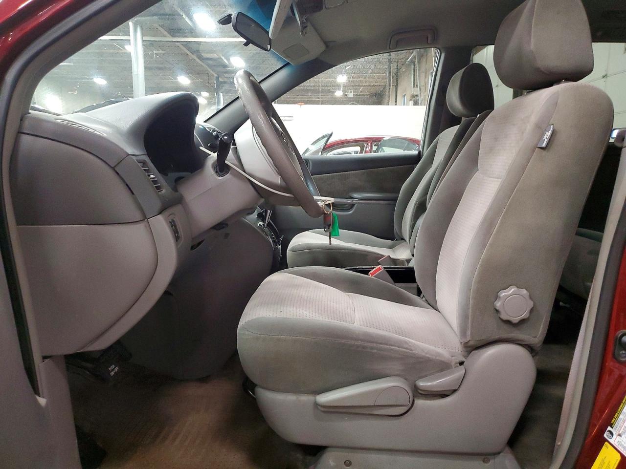 2007 TOYOTA SIENNA CE photo 7