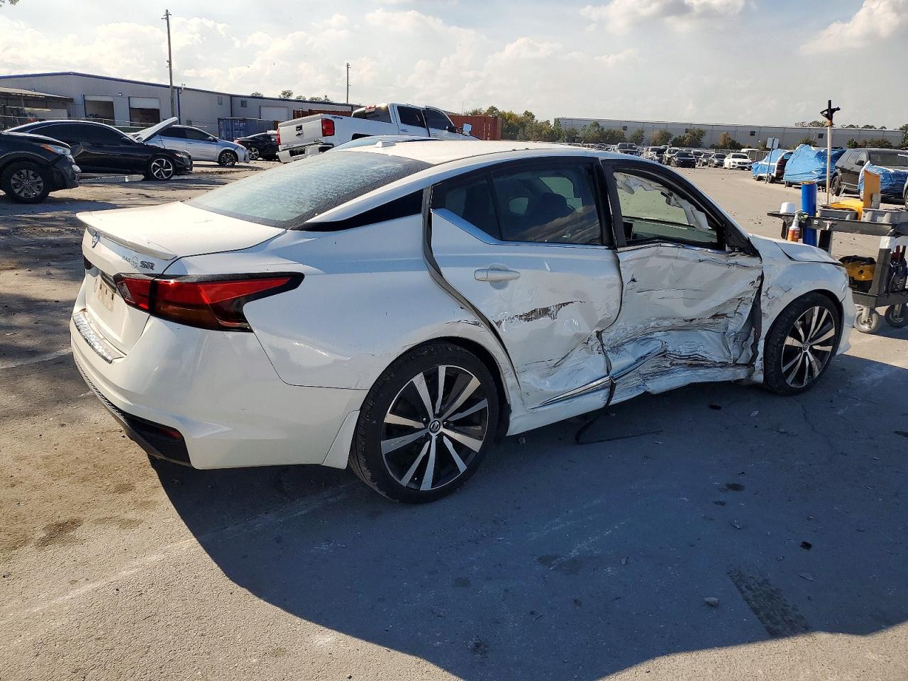 2019 NISSAN ALTIMA SR photo 3