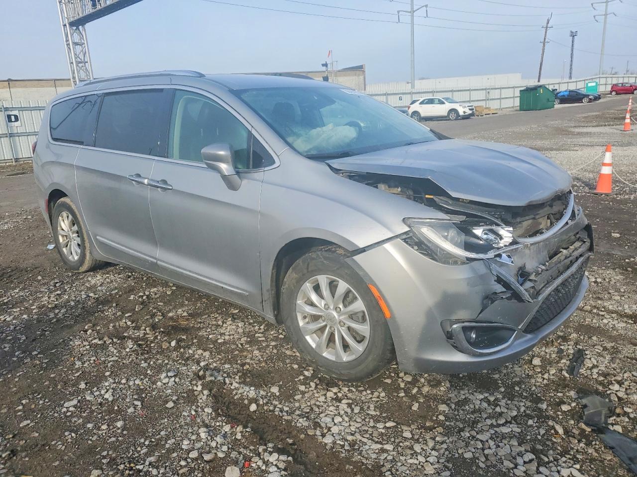 2019 CHRYSLER PACIFICA TOURING L photo 4