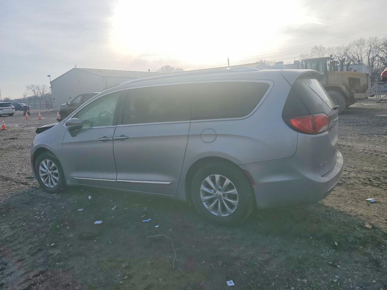 2019 CHRYSLER PACIFICA TOURING L photo 2