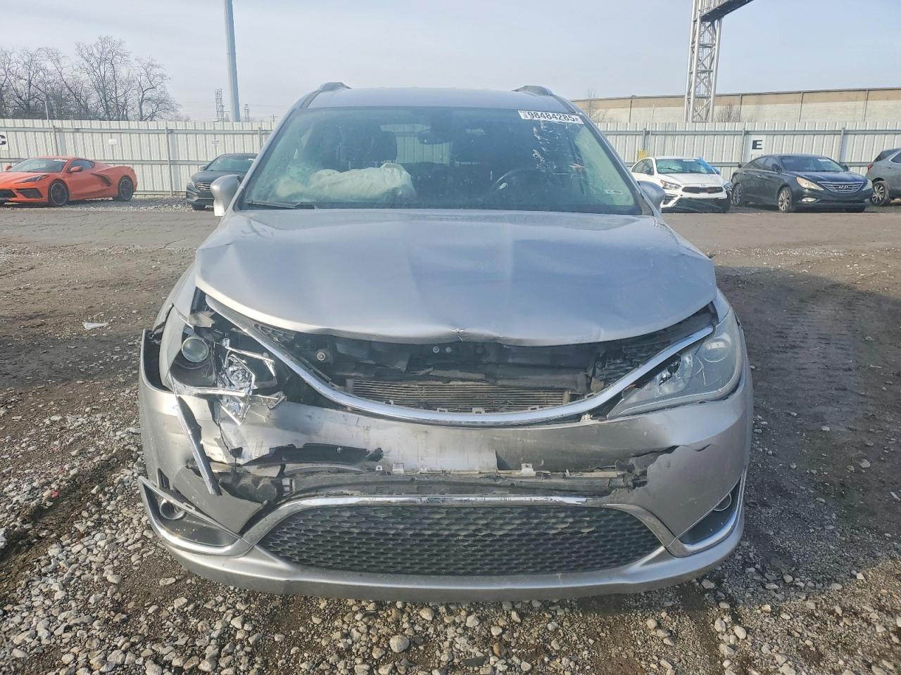 2019 CHRYSLER PACIFICA TOURING L photo 5