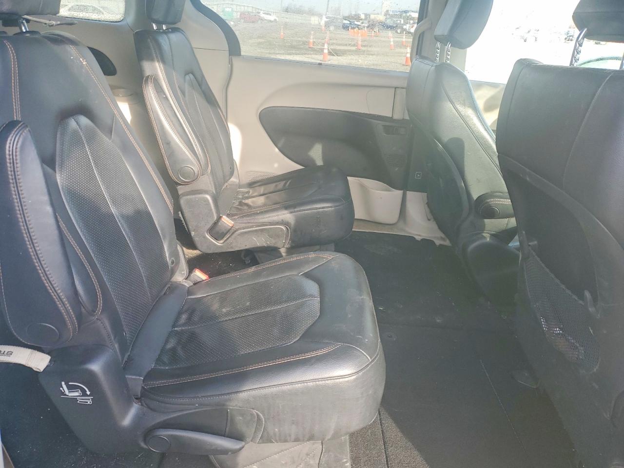 2019 CHRYSLER PACIFICA TOURING L photo 11