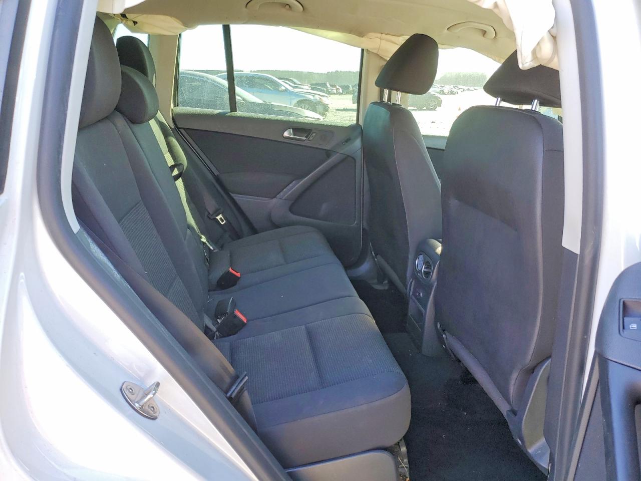 2017 VOLKSWAGEN TIGUAN S photo 10