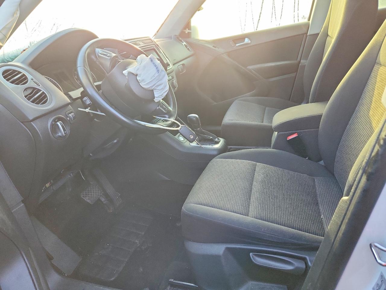2017 VOLKSWAGEN TIGUAN S photo 7