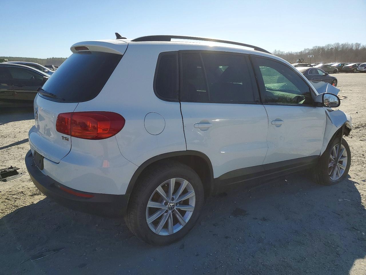 2017 VOLKSWAGEN TIGUAN S photo 3