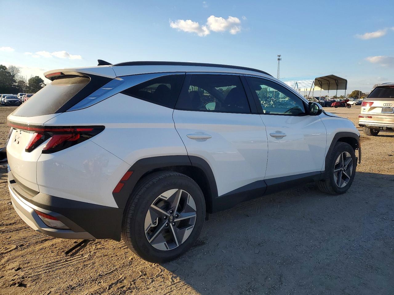 2025 HYUNDAI TUCSON SEL photo 3