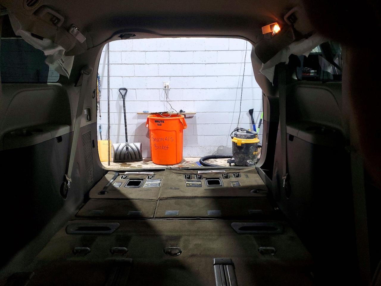 2017 TOYOTA SIENNA XLE photo 10