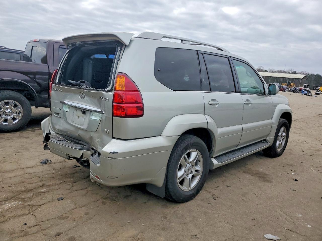 2004 LEXUS GX 470 photo 3