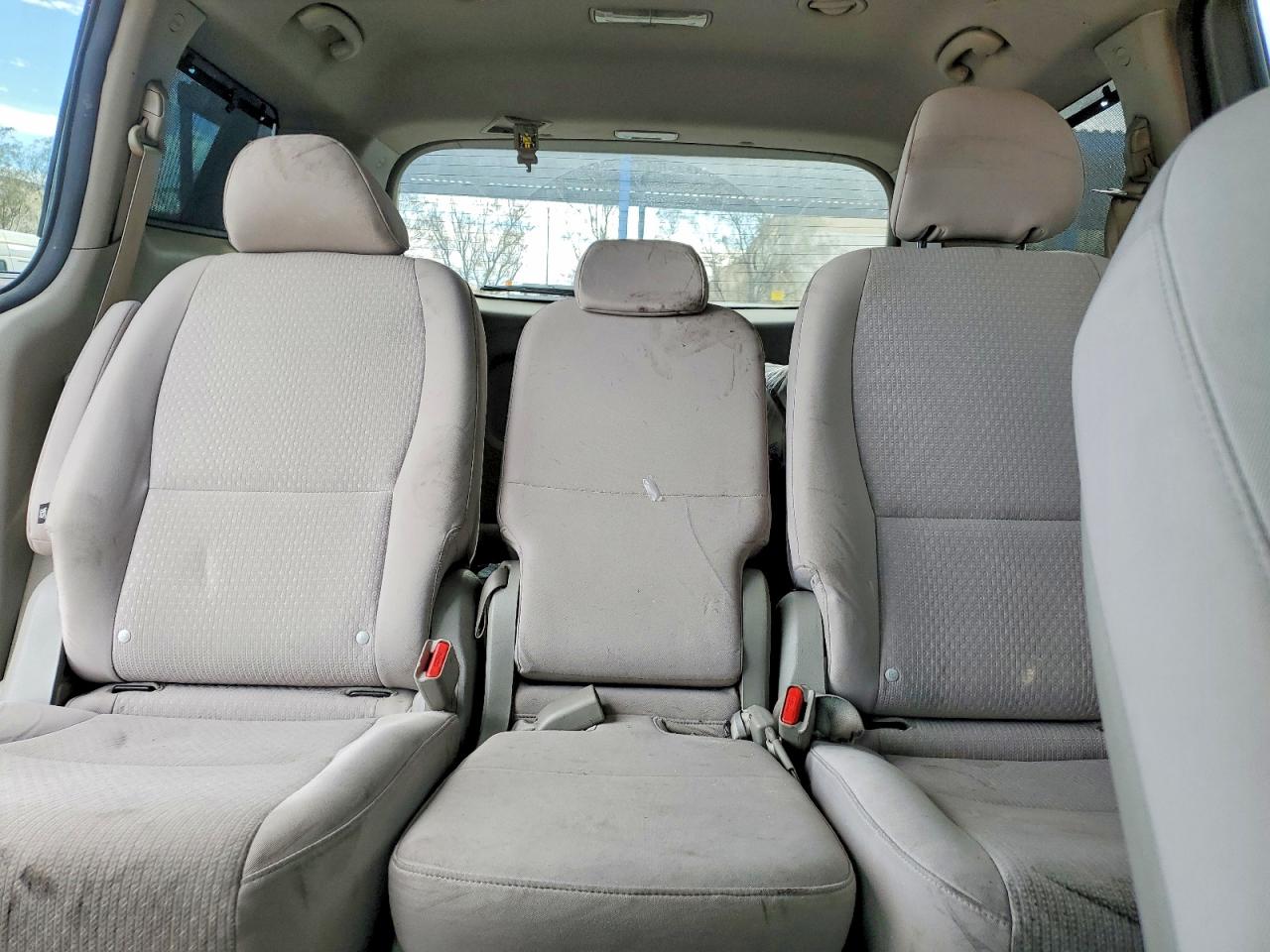 2016 KIA SEDONA LX photo 10