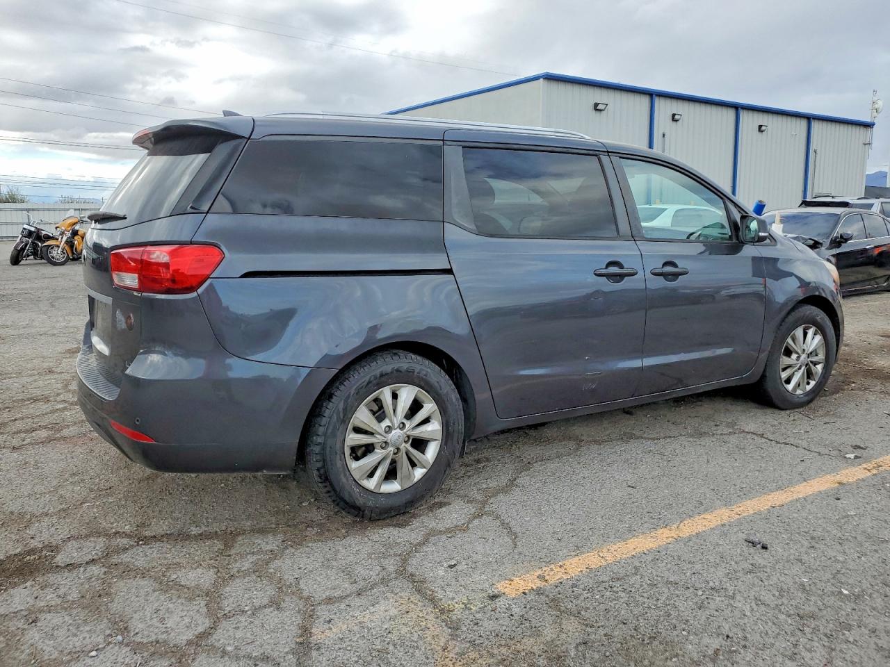 2016 KIA SEDONA LX photo 3