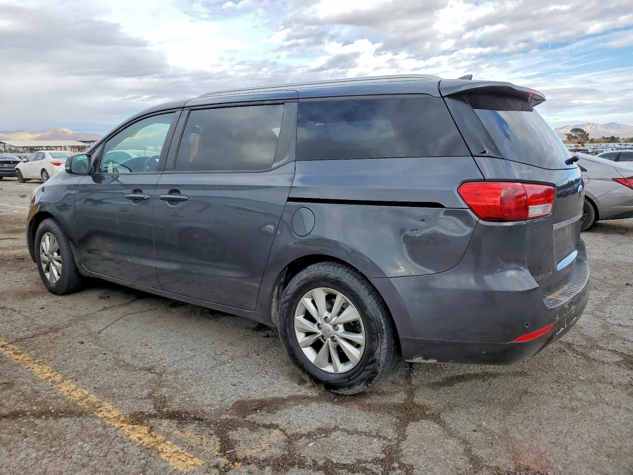 2016 KIA SEDONA LX photo 2