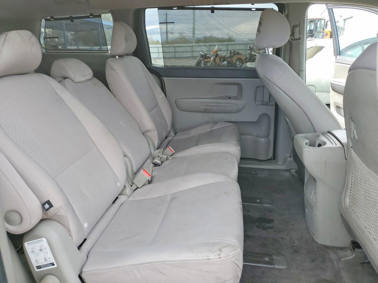 2016 KIA SEDONA LX photo 11