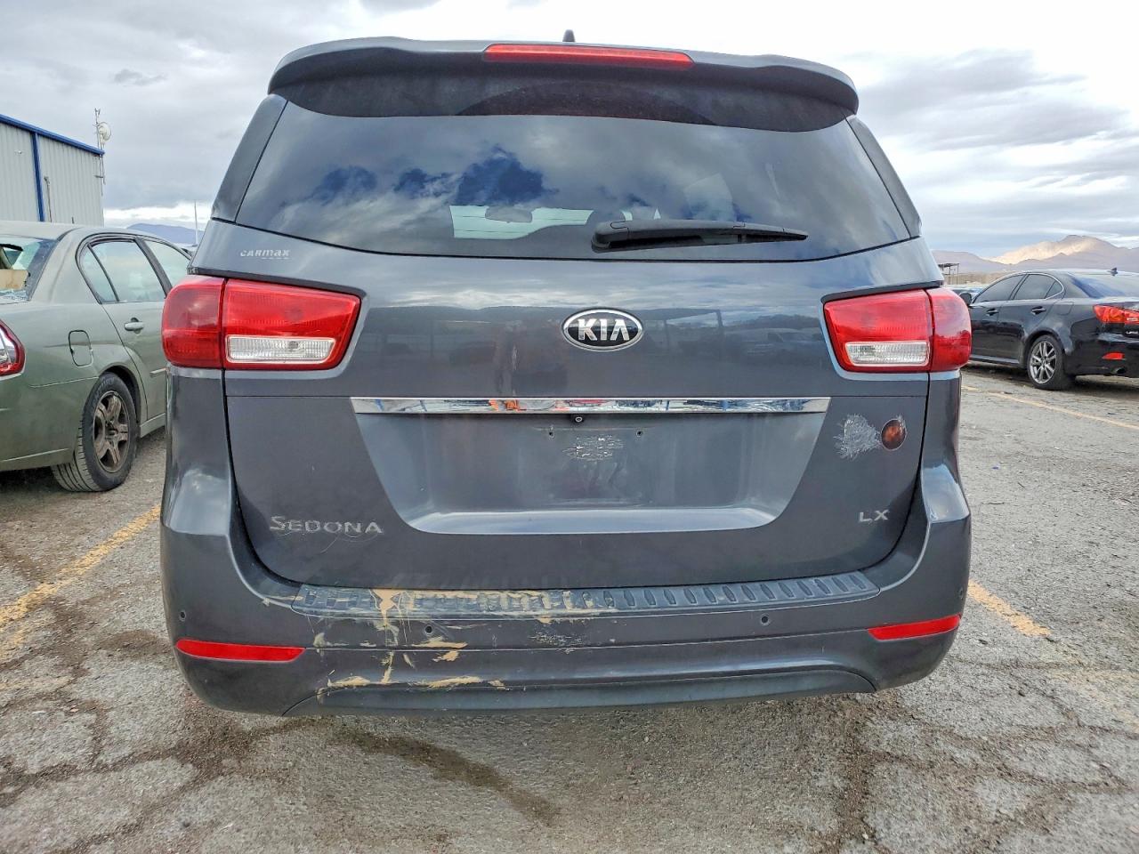 2016 KIA SEDONA LX photo 6
