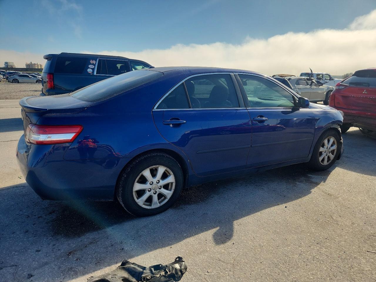 2011 TOYOTA CAMRY BASE photo 3