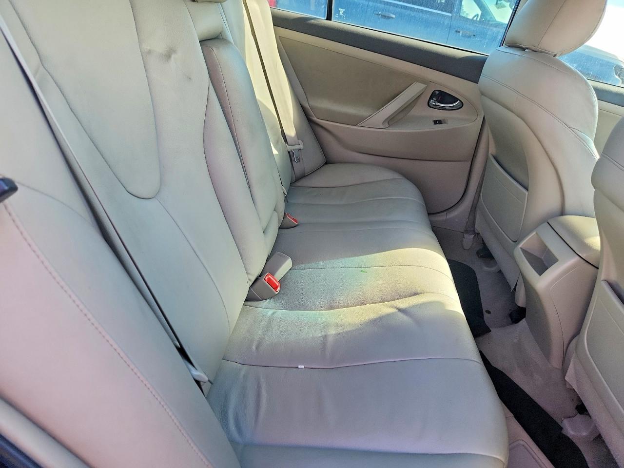 2011 TOYOTA CAMRY BASE photo 10