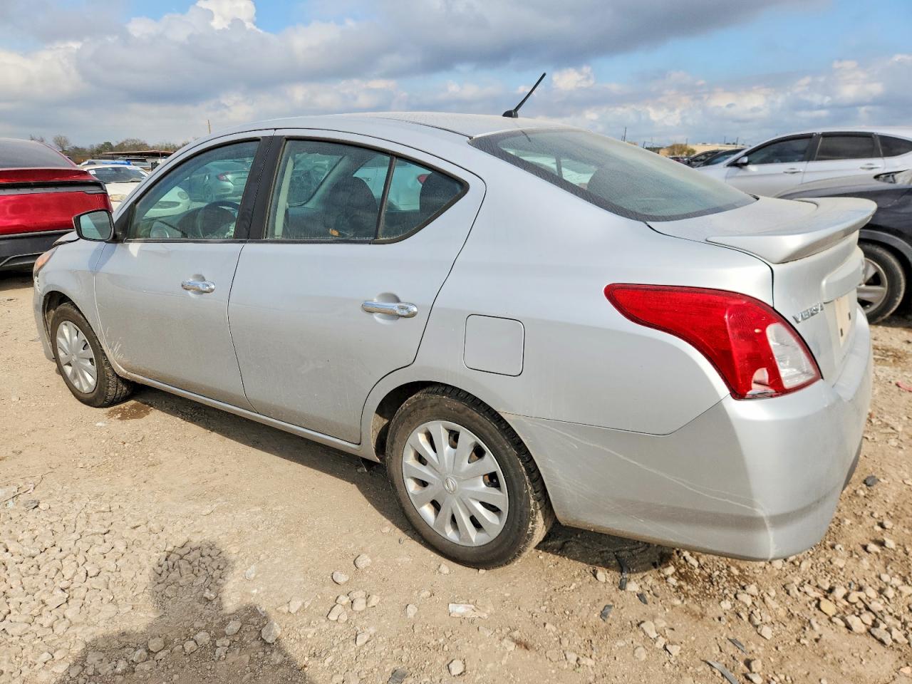 2019 NISSAN VERSA S photo 2