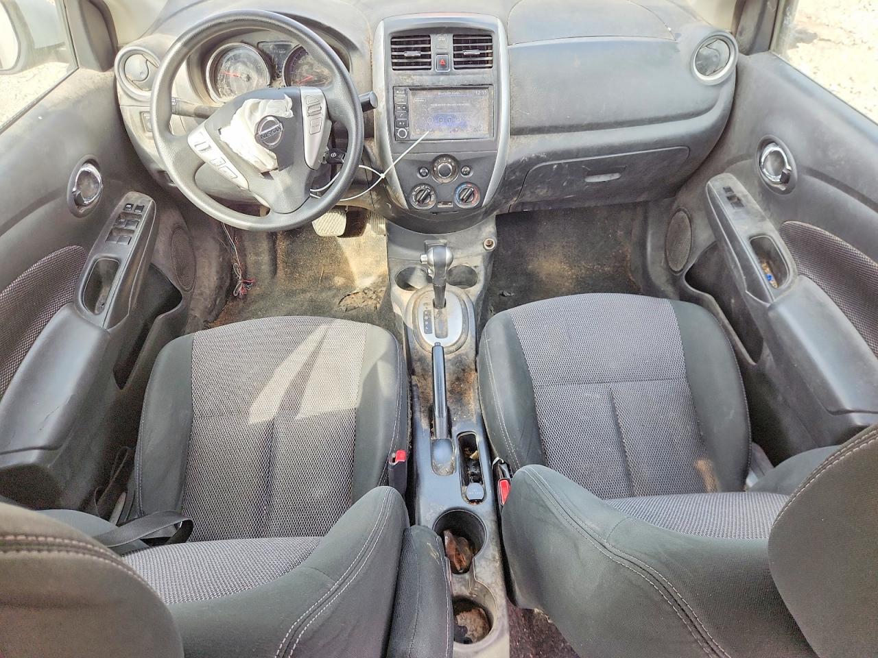 2019 NISSAN VERSA S photo 8