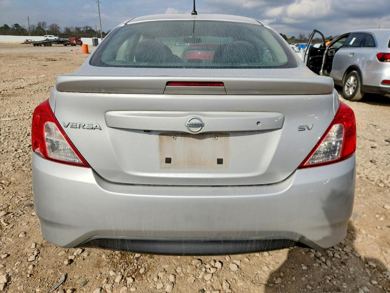2019 NISSAN VERSA S photo 6