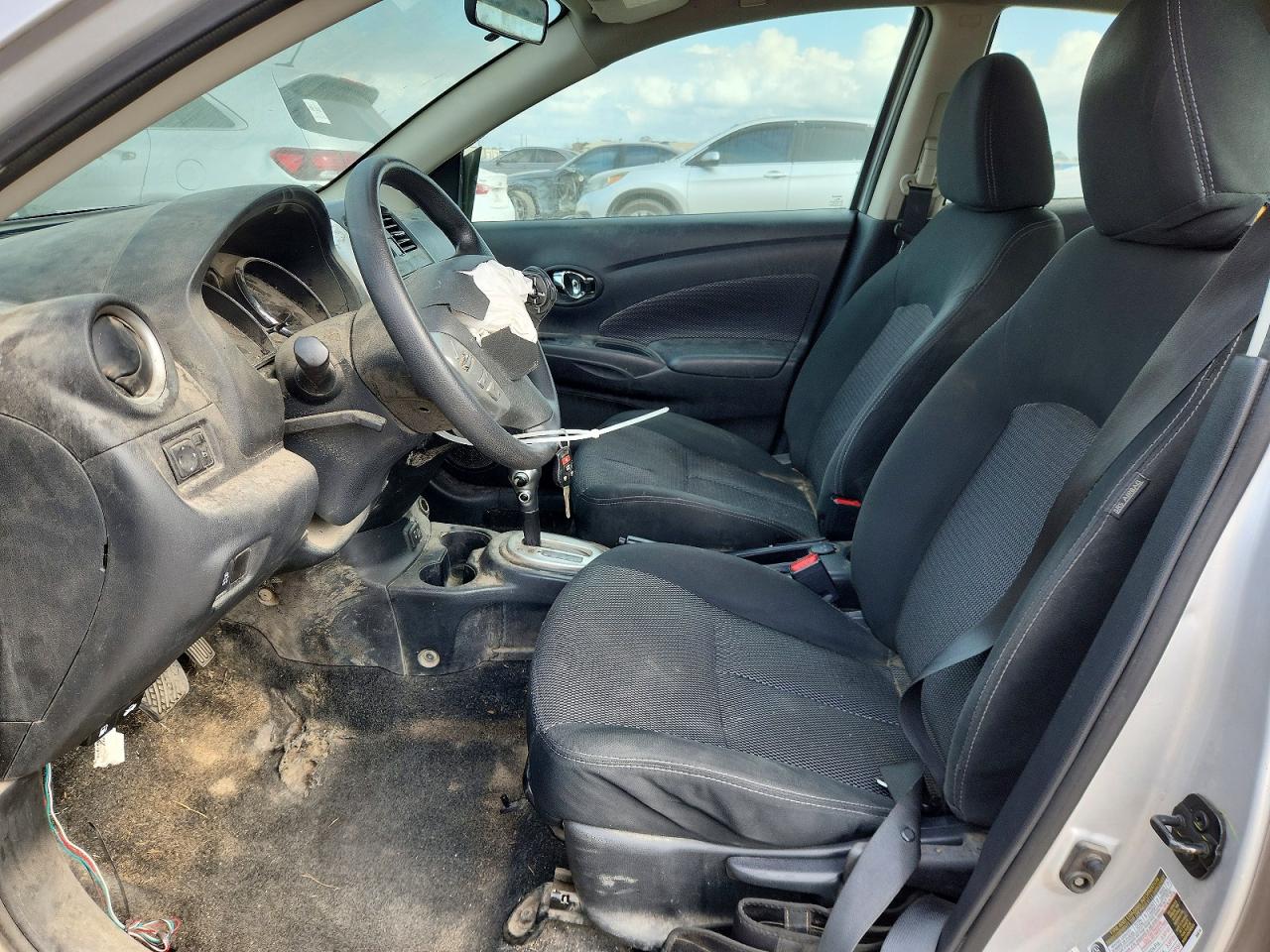 2019 NISSAN VERSA S photo 7