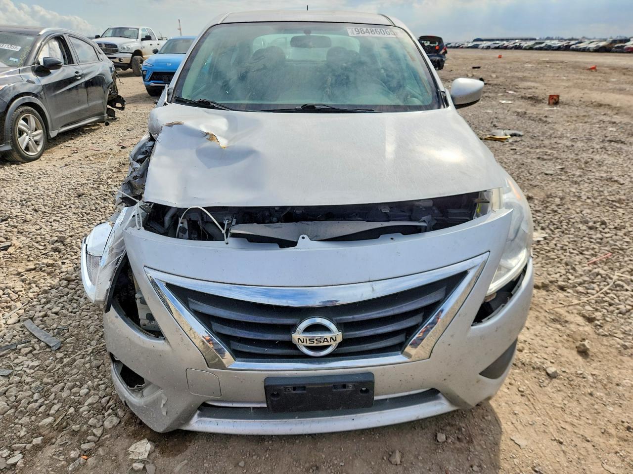 2019 NISSAN VERSA S photo 5