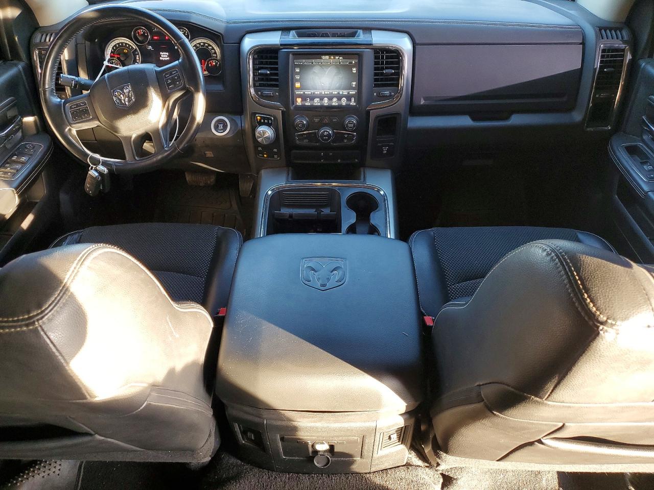 2016 RAM 1500 SPORT photo 8