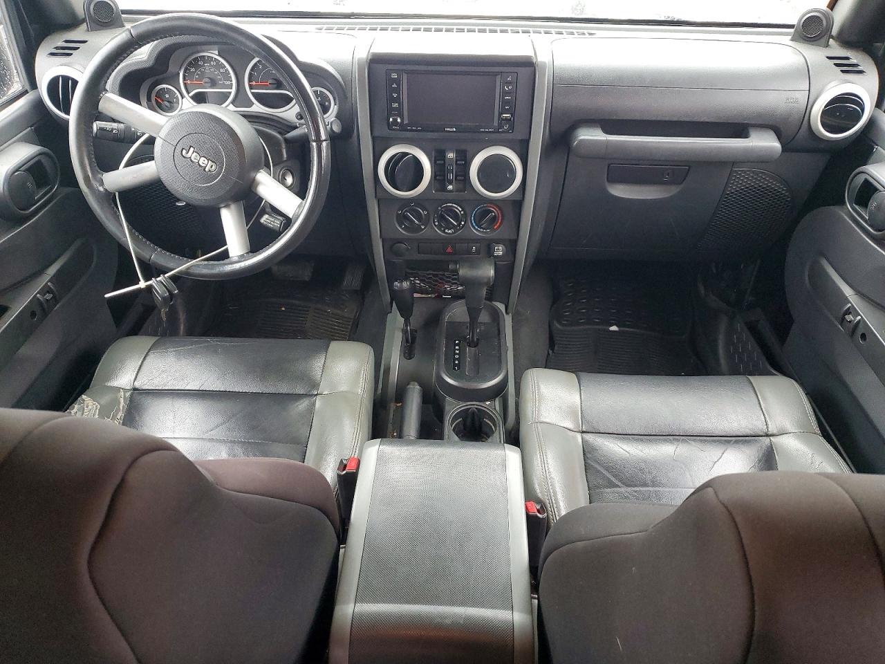 2010 JEEP WRANGLER UNLIMITED SAHARA photo 8