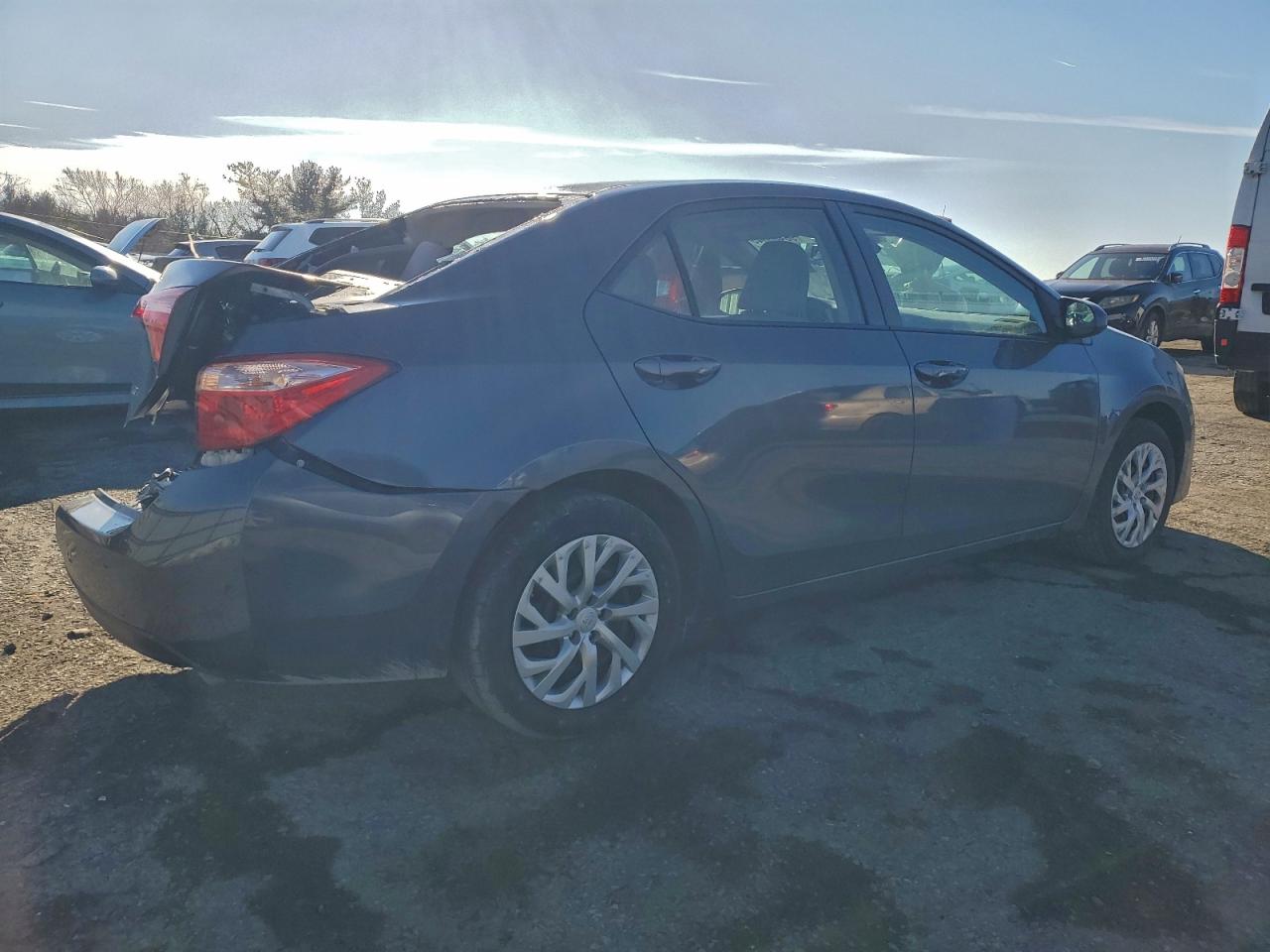 2018 TOYOTA COROLLA L photo 3