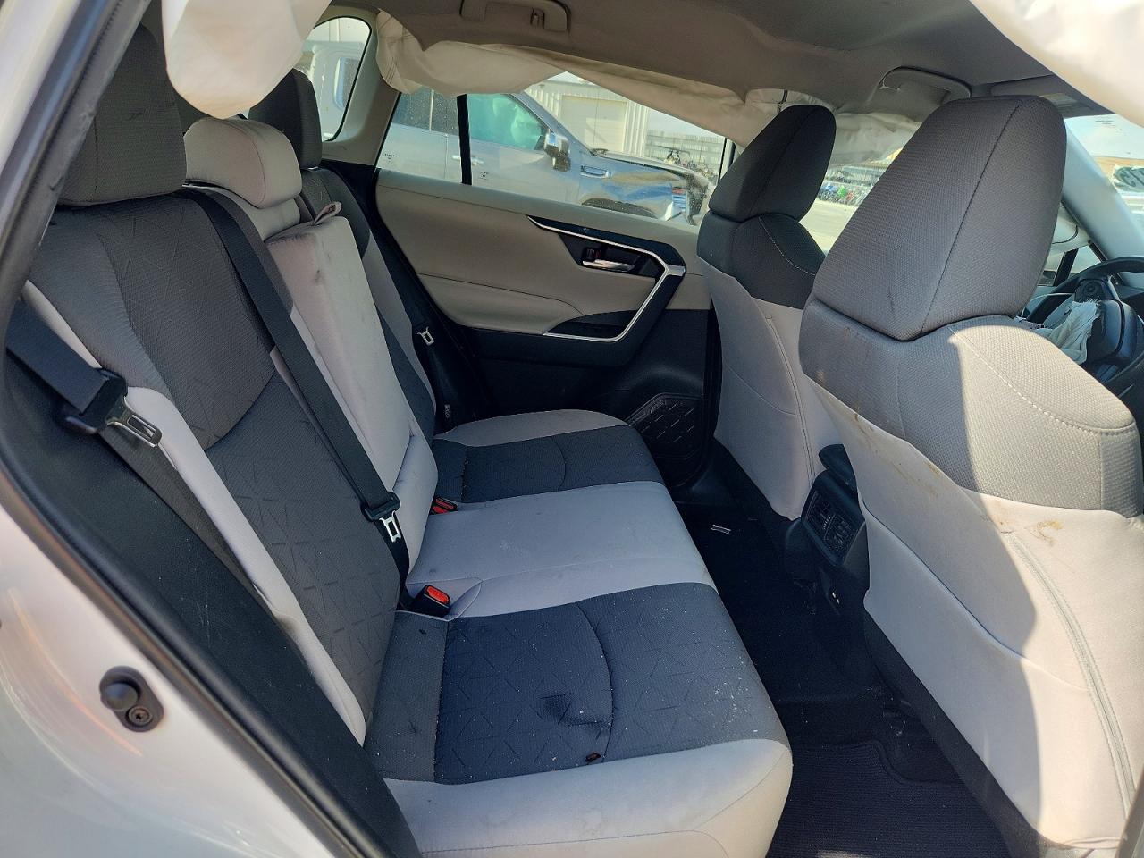 2021 TOYOTA RAV4 XLE photo 11