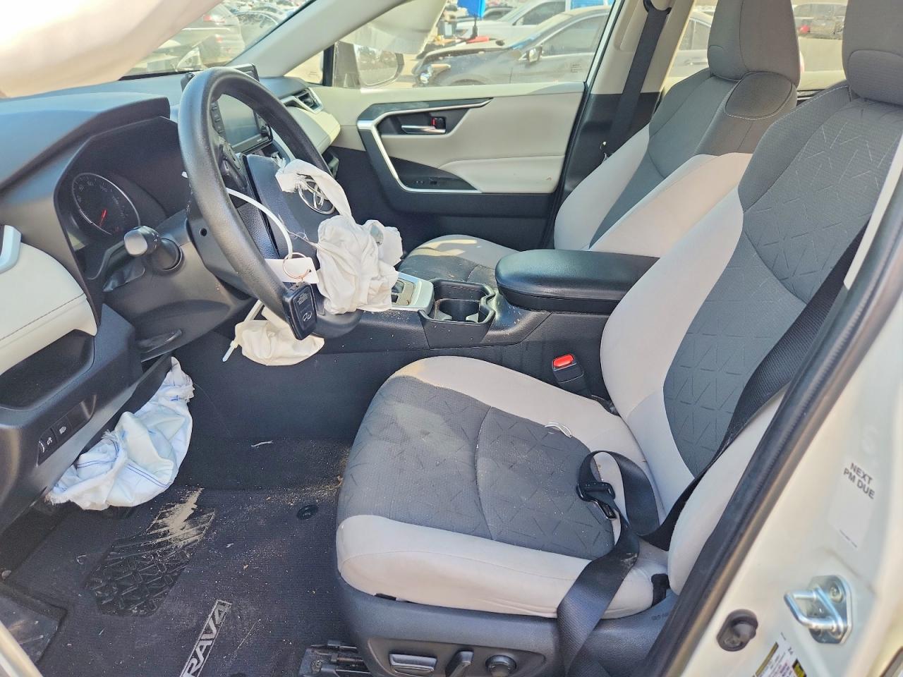 2021 TOYOTA RAV4 XLE photo 7