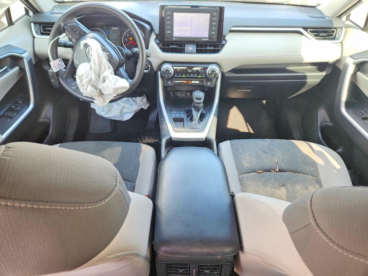 2021 TOYOTA RAV4 XLE photo 8