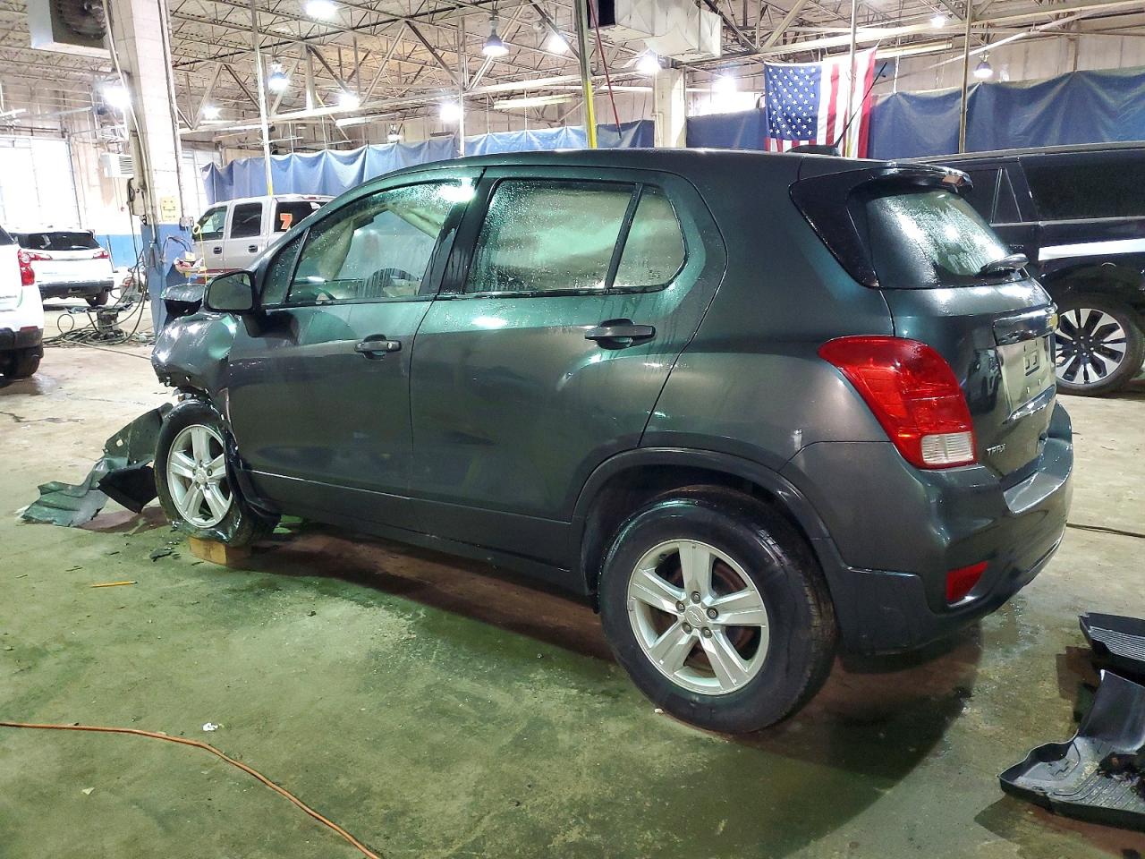 2019 CHEVROLET TRAX LS photo 2