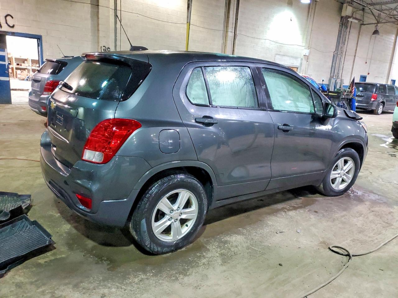2019 CHEVROLET TRAX LS photo 3