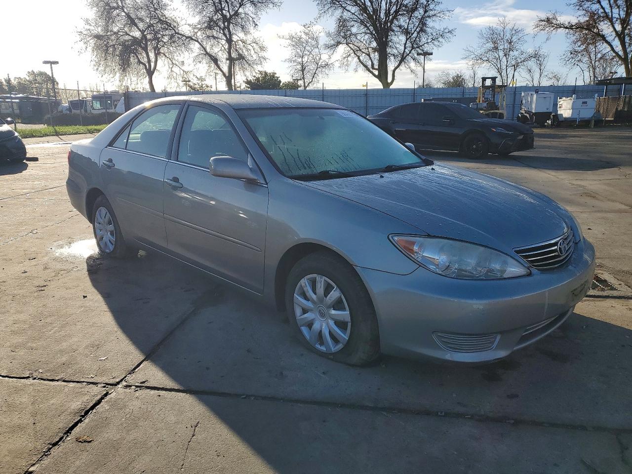 2005 TOYOTA CAMRY LE photo 4
