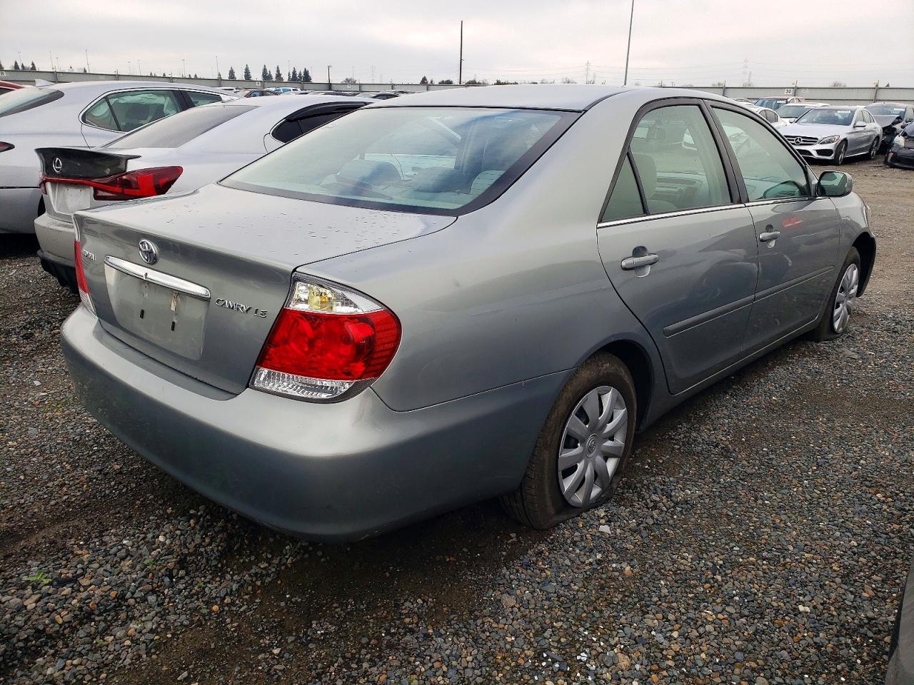 2005 TOYOTA CAMRY LE photo 3