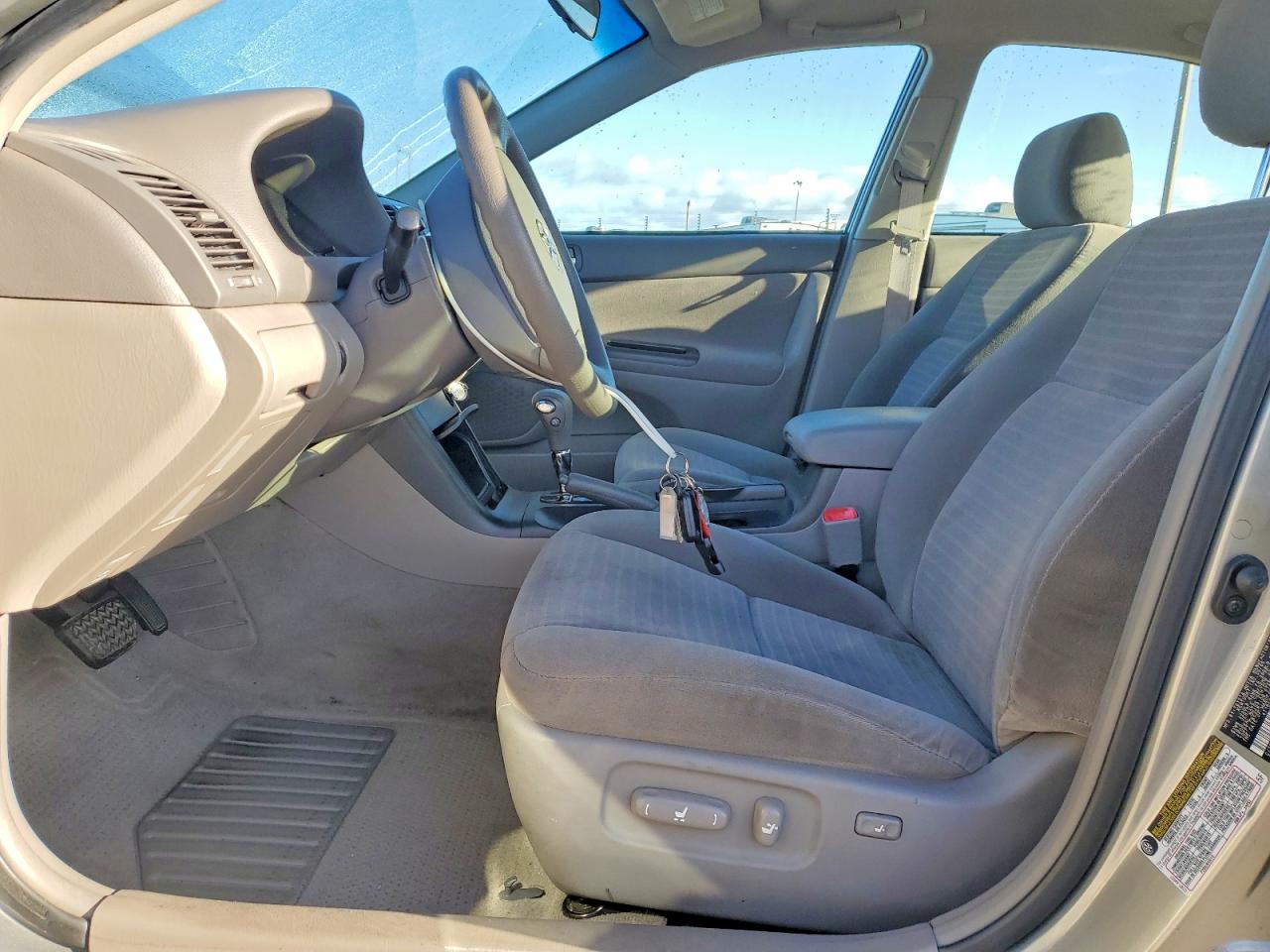 2005 TOYOTA CAMRY LE photo 7