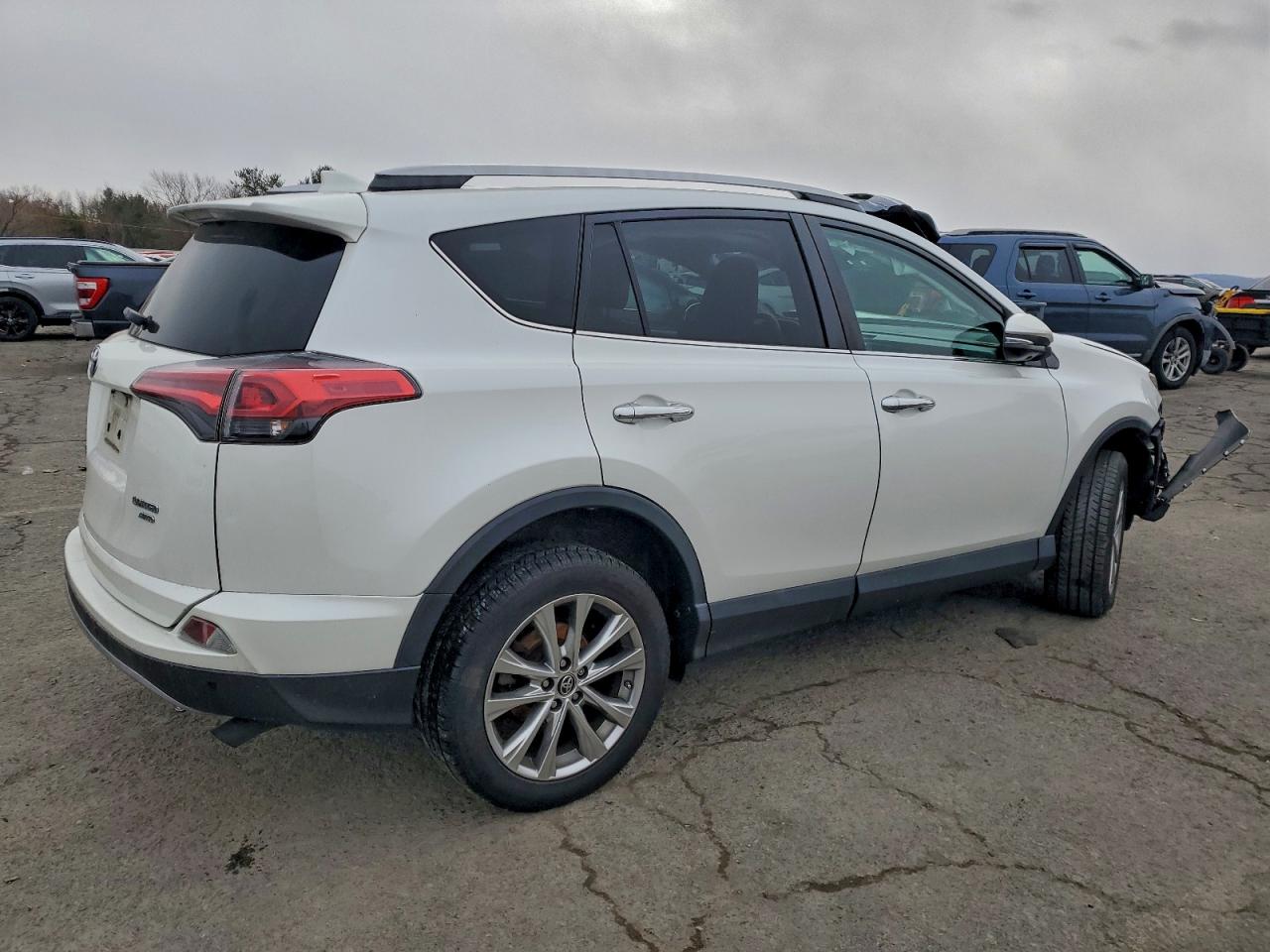 2018 TOYOTA RAV4 LIMITED photo 3